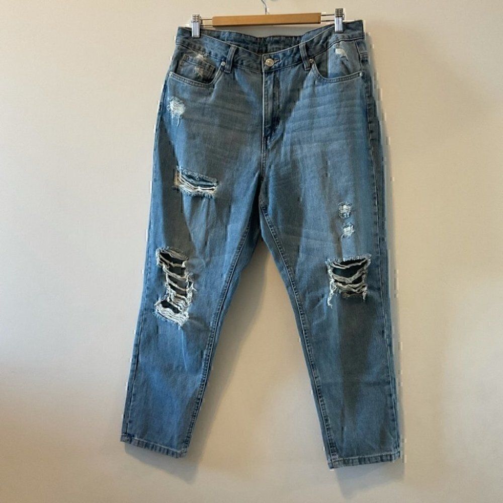 High- Rise Distressed Mom Jeans - Picture 13 of 13